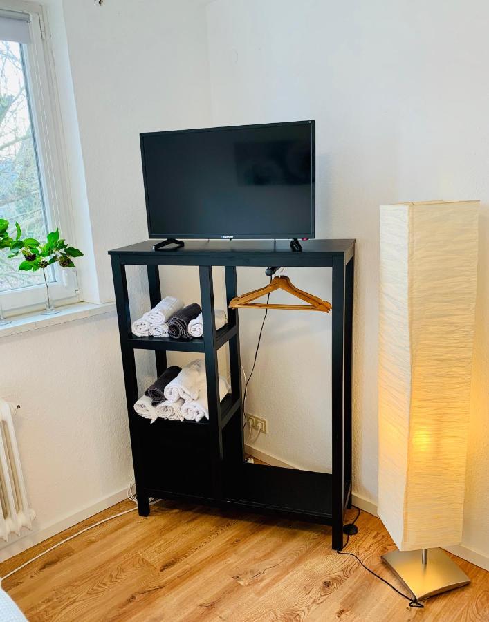 Direkte Uninaehe: Ferienwohnung Mit Grossem Doppelbett, Kuechenzeile Und Neu Renoviertem Badezimmer ฮอมบวร์ก ภายนอก รูปภาพ