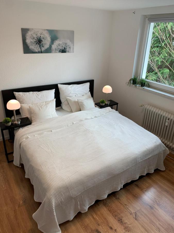Direkte Uninaehe: Ferienwohnung Mit Grossem Doppelbett, Kuechenzeile Und Neu Renoviertem Badezimmer ฮอมบวร์ก ภายนอก รูปภาพ